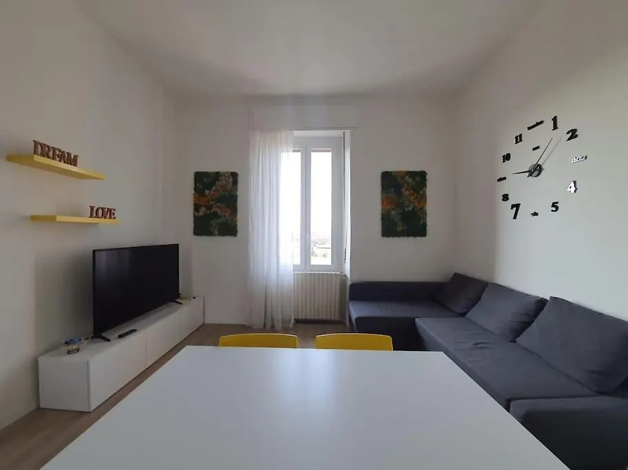 The Yellow Apartment 布雷西亚
