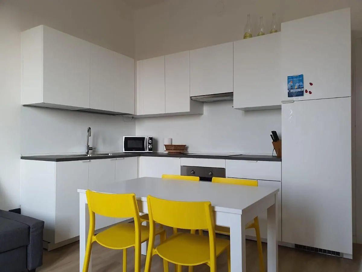 The Yellow Apartment Brescia 0*,